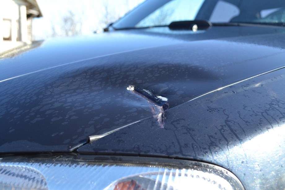 Повреждения лака на кузове автомобиля: причины, виды и методы устранения