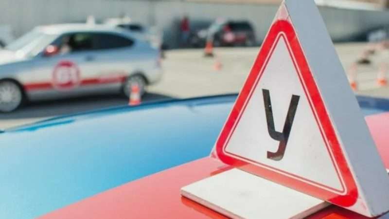 Вождение на автомате или механике: плюсы и минусы обучения в автошколе